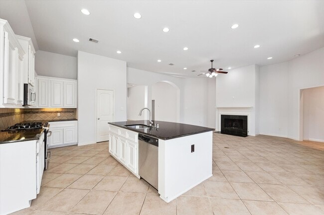 Building Photo - 5230 Pebble Bluff Ln