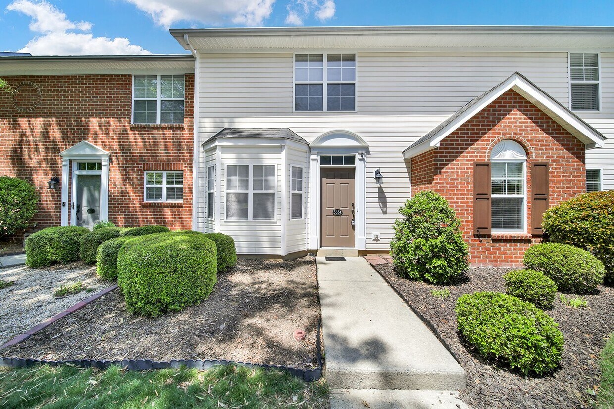 Primary Photo - Lovely Townhome in Matthews