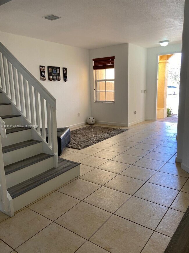 Foto del edificio - 8728 NW 113th Ct