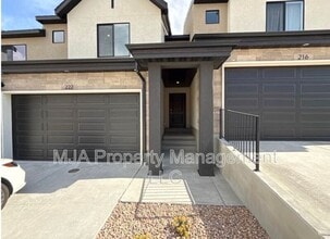 Building Photo - 222 Glencoe Dr