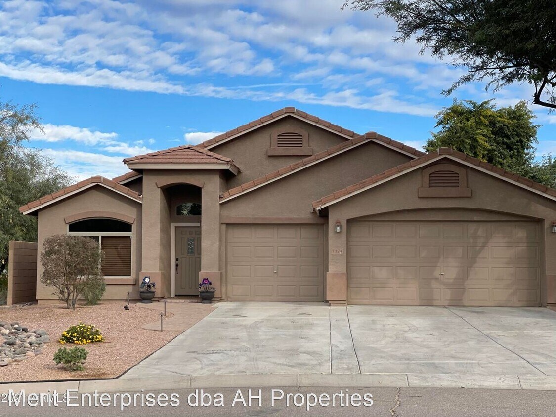 Primary Photo - 4 br, 2 bath House - 1374 W HOLSTEIN TRAIL