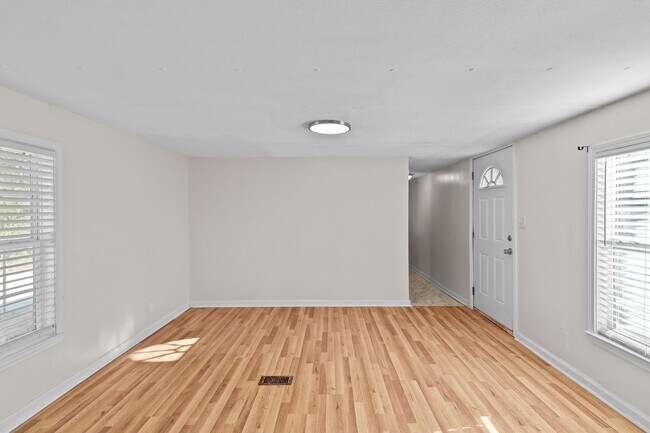 Building Photo - 119 Starwood Cir