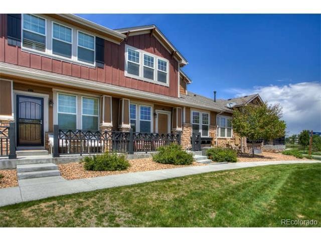 Building Photo - Broadlands Townhome with an Open Floorplan