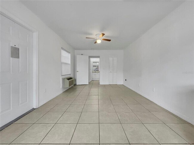 Building Photo - 215 Mango Dr