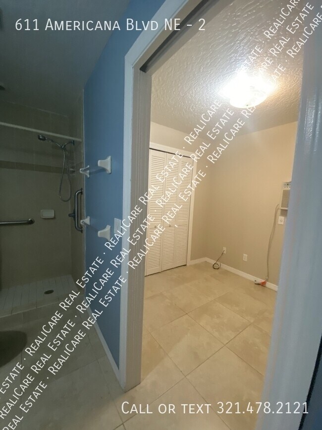 Foto del edificio - 611 Americana Blvd NE