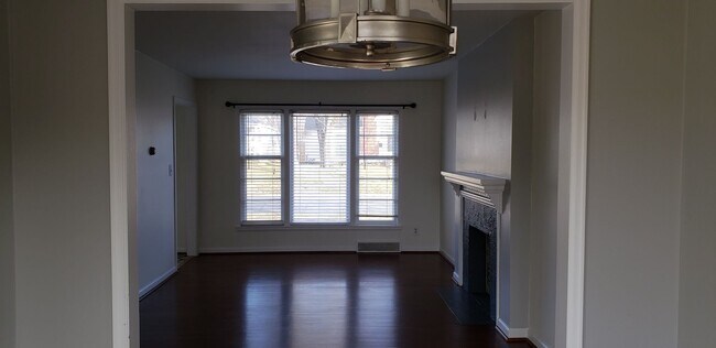 Foto del edificio - 401-403 Harding St