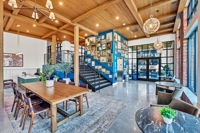 Building Photo - Commodore Old Town Manchester