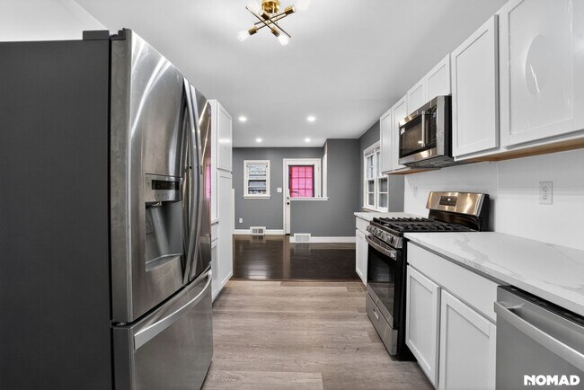 Building Photo - 6502 Parkway Ct