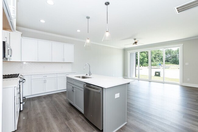 Foto del edificio - Now Leasing: Brand New Townhome in Rolesvi...