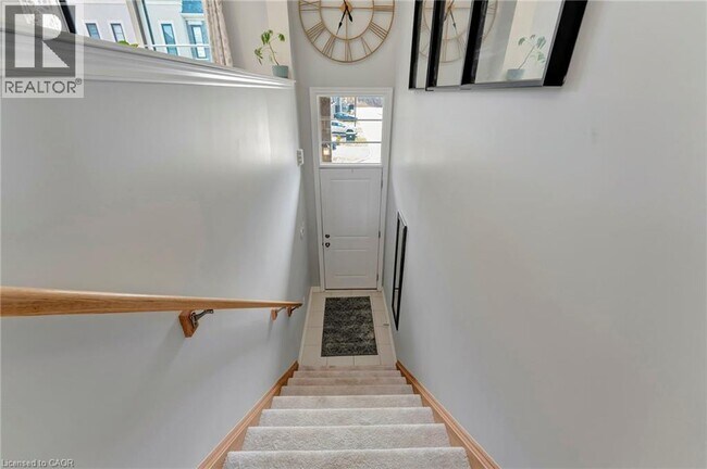 Building Photo - 383 Dundas St E