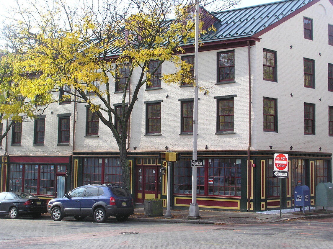 EXTERIOR of BUILDING FRONT - 101 S Warren St