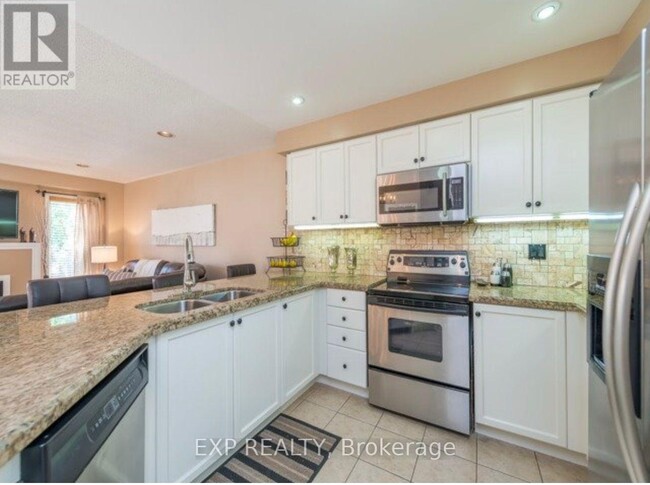 Building Photo - 30 Deerwood Crescent