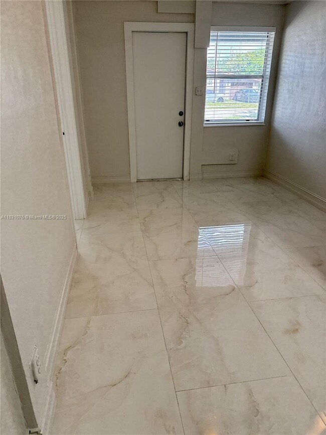 Foto del edificio - 4332 SW 56th Ave