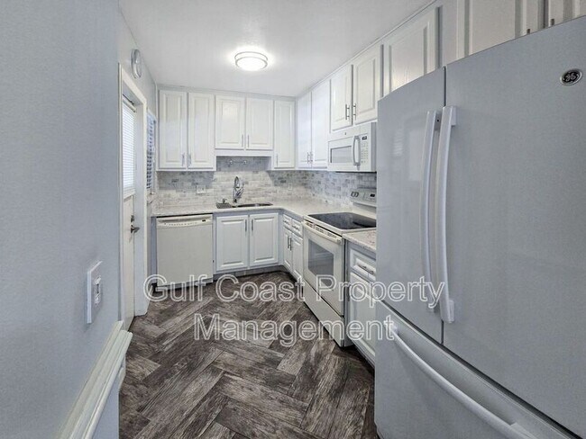 Foto del edificio - 6107 Evergreen Cir