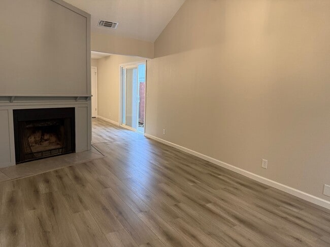 Building Photo - 5419 E Knoll Dr