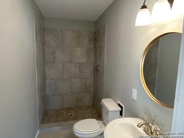 Building Photo - 402 Rexford Dr