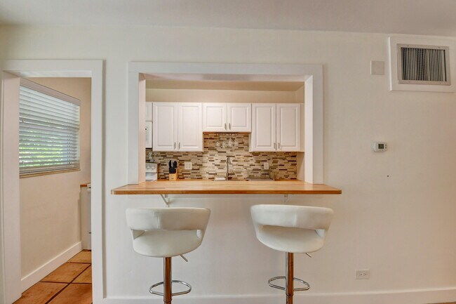 Building Photo - 414 Seasage Dr