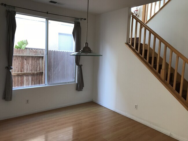 Building Photo - Beautiful 3 bed, 2.5 bath with loft in Cam...