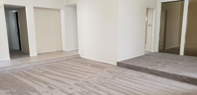 Foto del edificio - 2178 Elmdale Ave