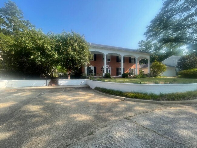 Building Photo - South Highland Beauty! This Is The One To ...