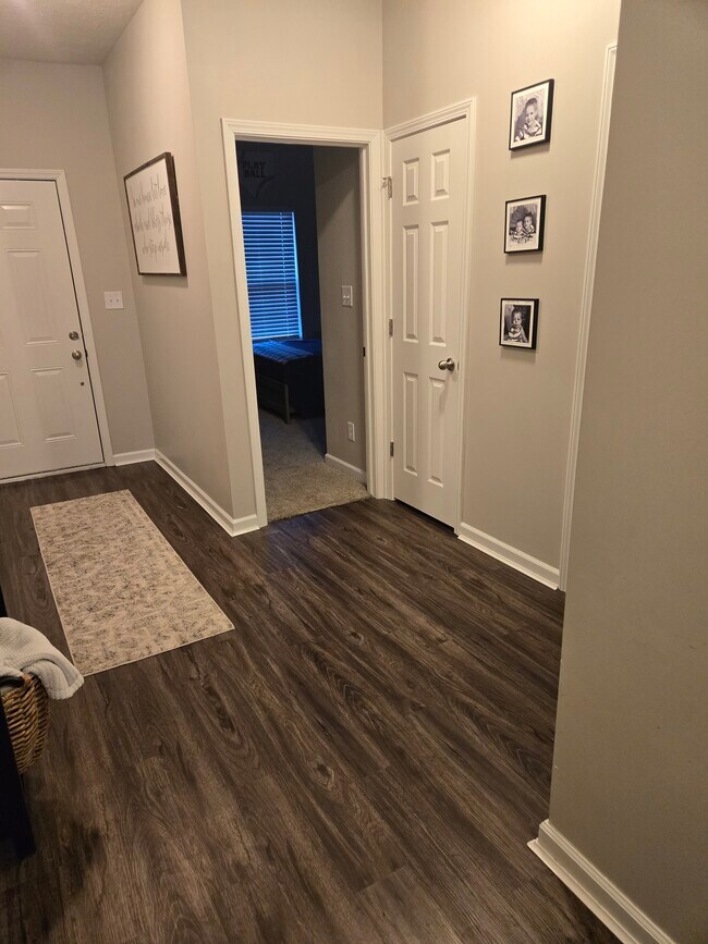 Foto del edificio - 914 Baden Manor Dr