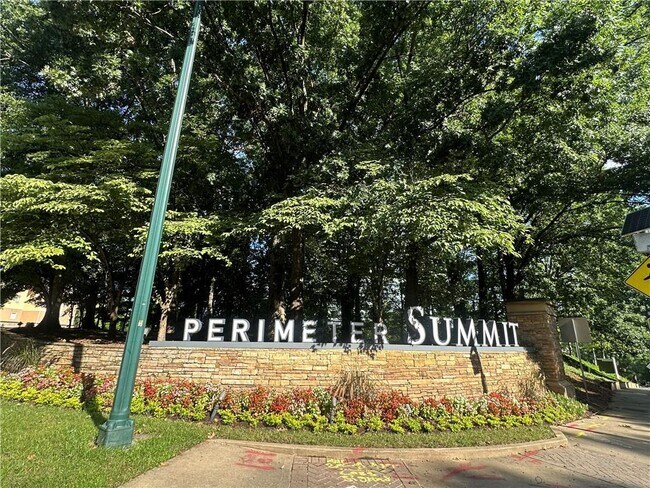 Foto del edificio - 10 Perimeter Summit Blvd