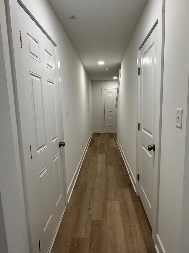 La entrada trasera ofrece muchas opciones. - 119 Founders St