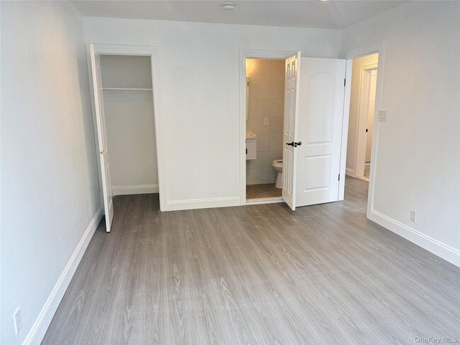 Building Photo - 84-22 Little Neck Pkwy