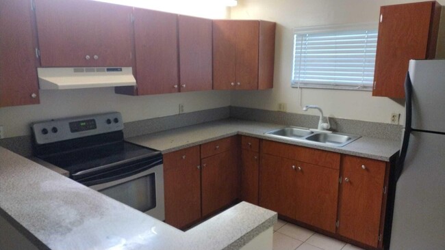 Building Photo - 4838 Sunny Palm Cir