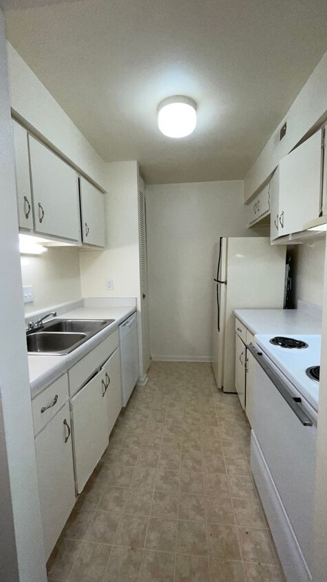 Building Photo - Orchard Trace Condominiums