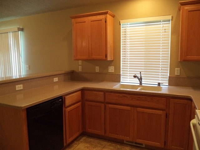 Building Photo - 611 Hampton Cir