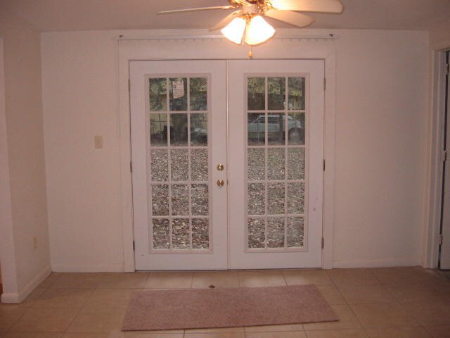 Building Photo - 302 Stratford Pl