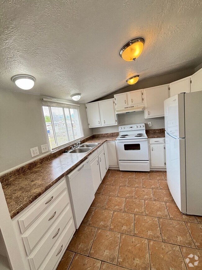 Building Photo - 445 E 450 S
