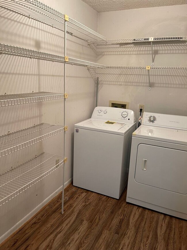 Foto del edificio - 168 E University Dr