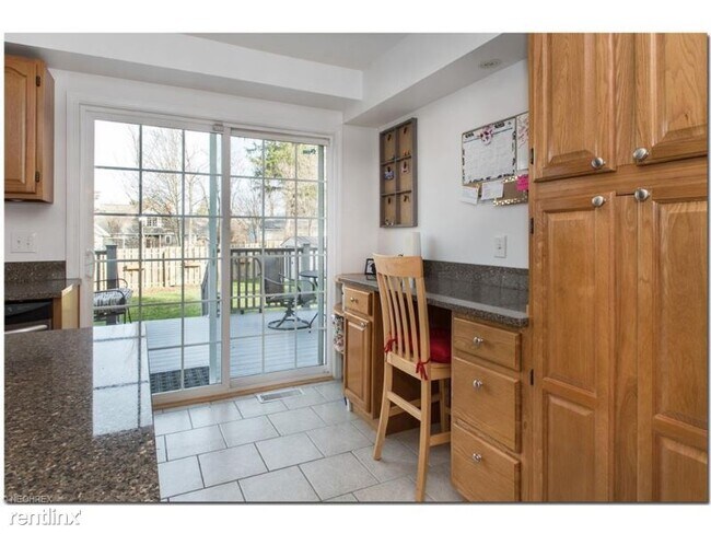 Building Photo - 4 br, 3 bath House - 15 E Summit St