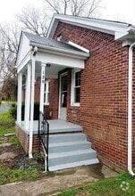 Building Photo - 120 Markham St