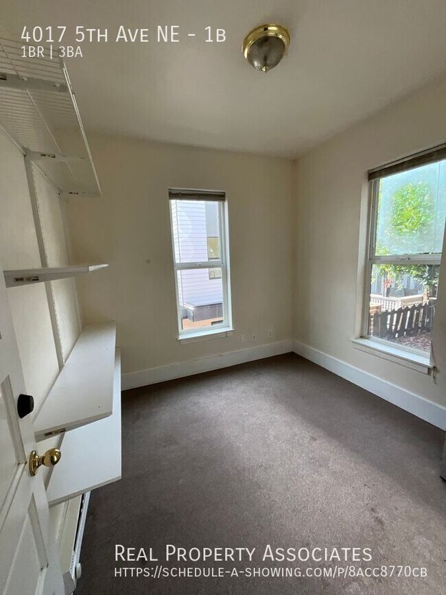Foto del edificio - 4017 5th Ave NE