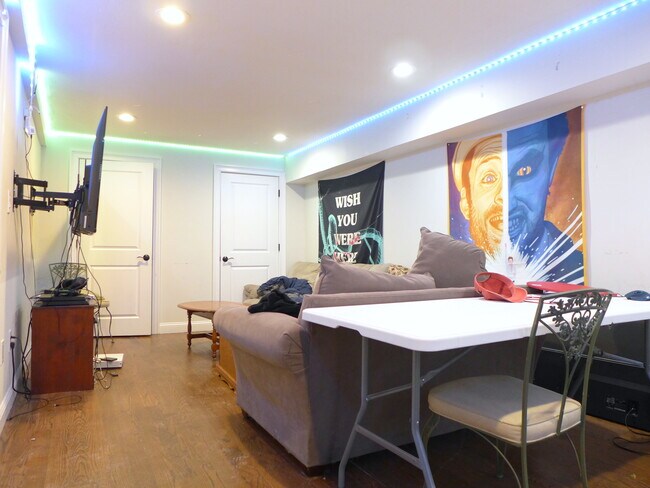 Building Photo - 8 Guild St