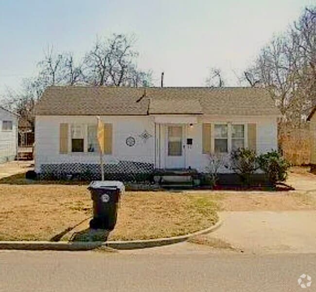 Building Photo - 6808 NW 36th St