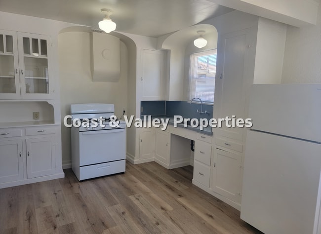 Building Photo - 226-228 Lang Street, Salinas, CA 93901