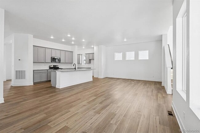 Foto del edificio - 21048 E 63rd Ave