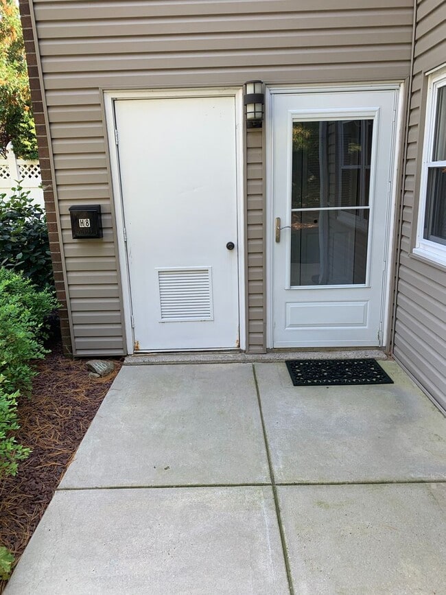 Building Photo - Great Berkshire Estates Condo, Wyomissing, PA