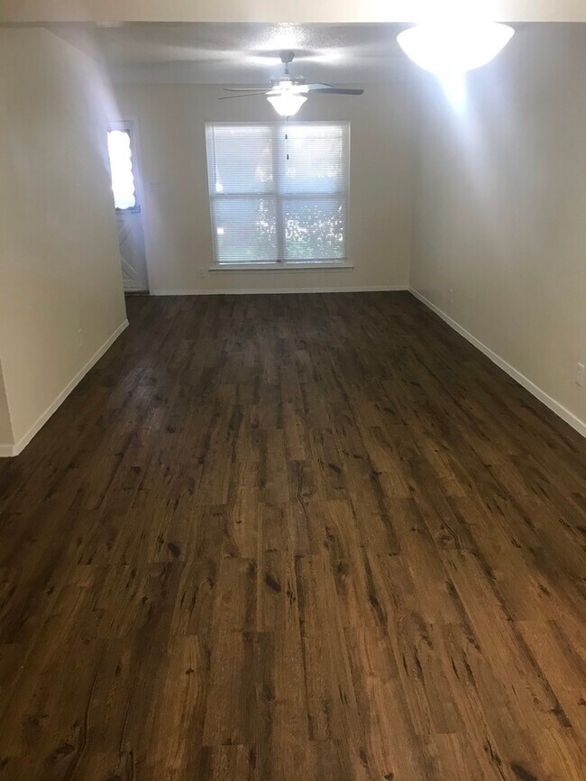 Foto del edificio - 3/2/2 W/ Sunroom Addition