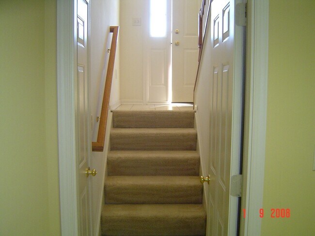 Entry stairway - 1143 Cross Creek Dr
