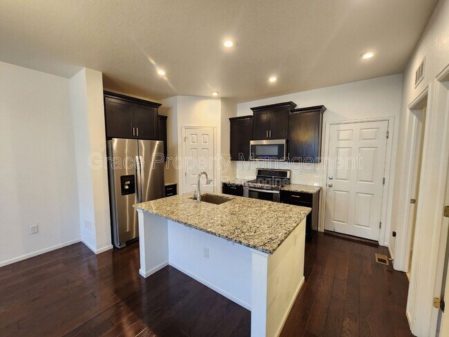 Building Photo - 221 Jackson Dr