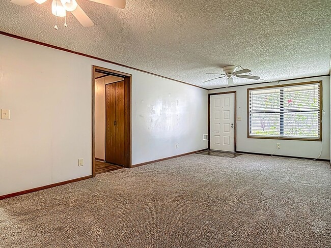 Building Photo - The Sterling - 2 Bedroom 1 Bathroom with i...