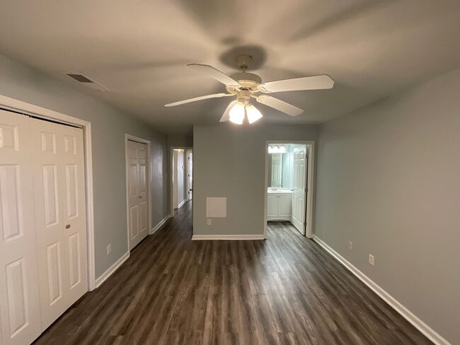 Foto del edificio - 4463 Belair Dr