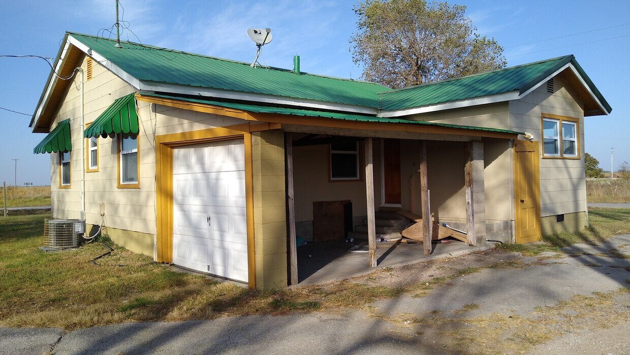Foto principal - 703 S Hwy T