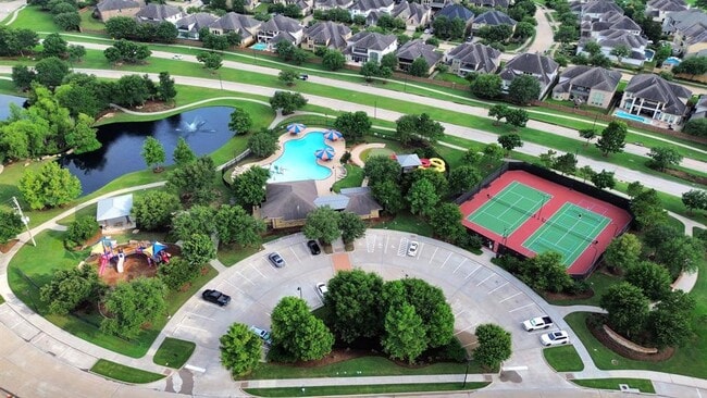 Building Photo - 28523 Pleasant Forest Dr