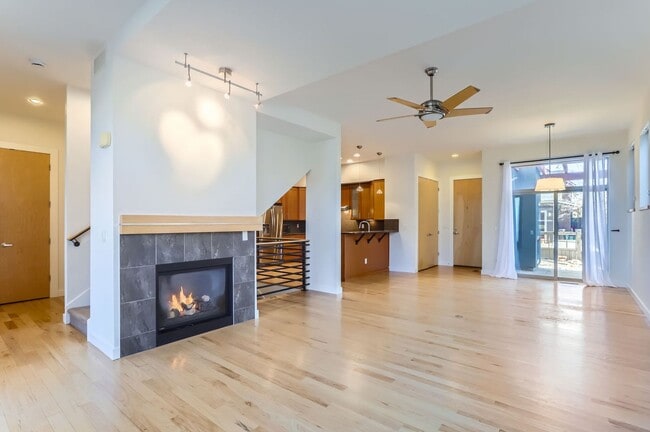 Building Photo - Modern 4-Bedroom Townhouse with Stunning Views in Boulder, CO